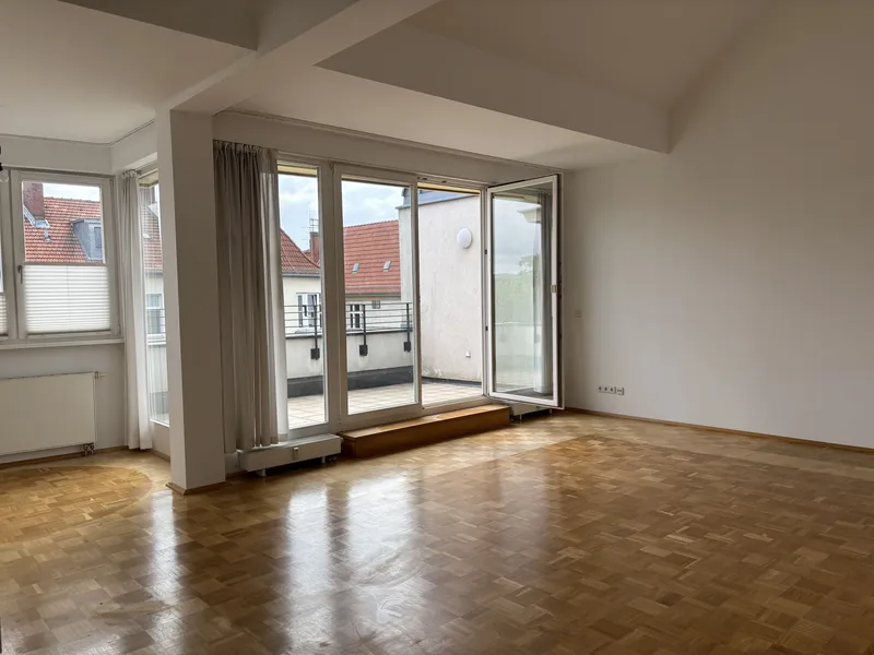 großer Balkon - renovierte Familien-Wohnung — photo 1